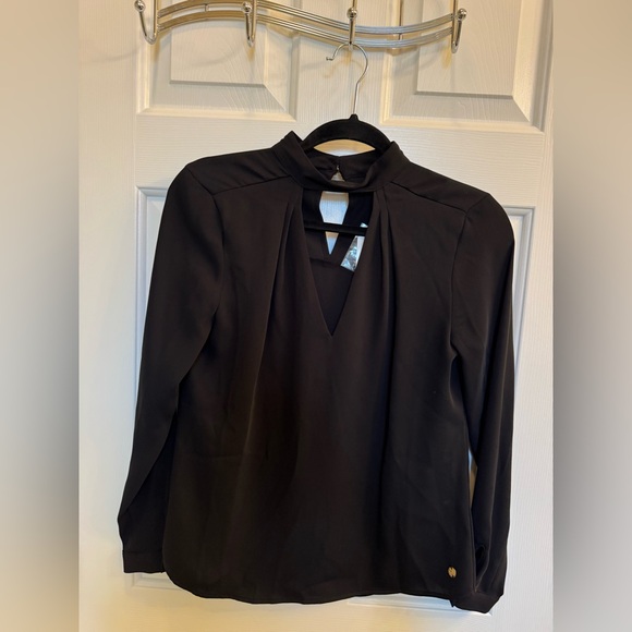 *NWT* GUESS Long-Sleeve Keyhole Choker Top, Size XS - Picture 5 of 11